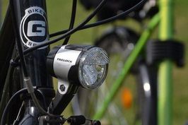 63 jongeren fietsen met een slecht of niet-verlichte fiets