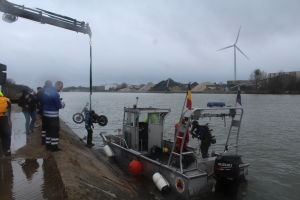 Harley Davidsons gedumpt in kanaal